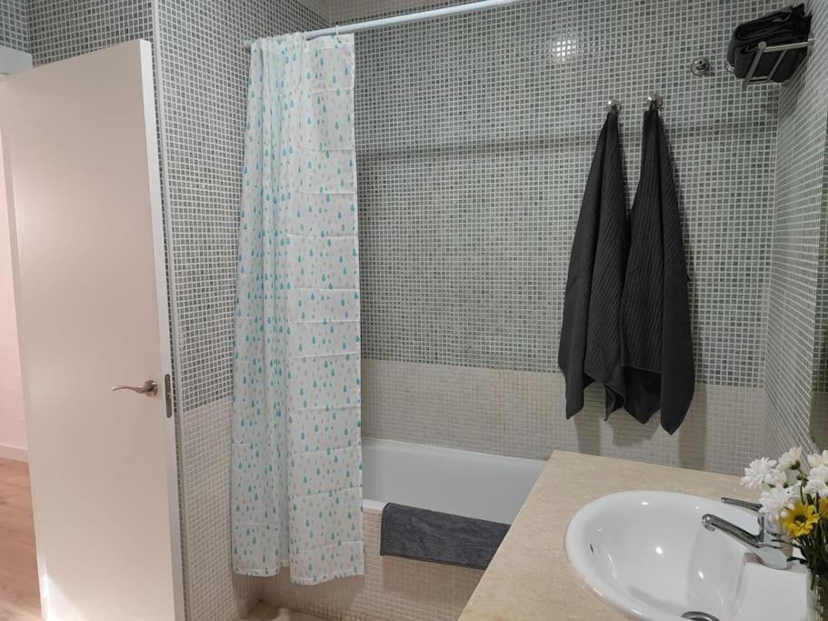 Apartamento Torrequebrada เบนัลมาเดนา ภายนอก รูปภาพ